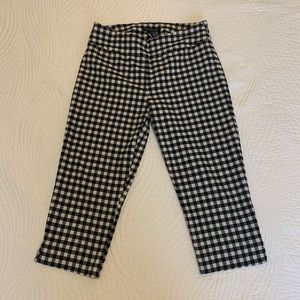 Black/White Gingham Capris w Tummy Smoothing Panel